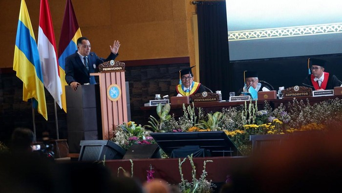 Eri Cahyadi lulus S3 dan menyandang gelar doktor dengan predikat cumlaude di Unair.