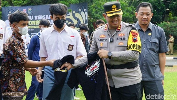 Momen pembubaran gangster di Halaman Pendopo Kabupaten Batang dalam rangka Hari Sumpah Pemuda, Senin (28//2024).