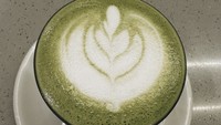 Sesekali wanita berhijab ini memamerkan hanya foto makanan. Seperti segelas matcha yang menjadi minuman favoritnya. Foto: Instagram cutsyifaa