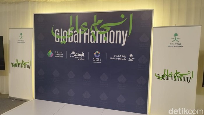 Global Harmony Global Harmony adalah program dari Kementerian Media Arab Saudi untuk mempromosikan keberagaman di Arab Saudi kepada masyarakat dunia. Salah satunya adalah dengan menggelar festival seni-budaya di Al Suwaidi Park, Riyadh, yang diikuti sembilan negara, salah satunya Indonesia.