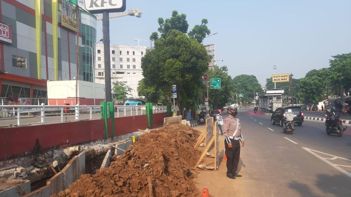Lalin di Pondok Gede Jaktim Macet, Warga Harap Proyek Galian Segera Tuntas