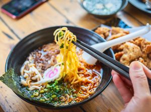 Peneliti Jepang Teliti Kebiasaan Makan Ramen, Temuannya Nggak Terduga