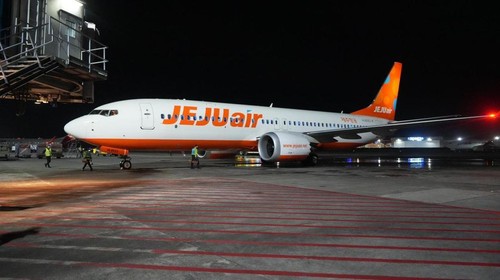 Pesawat Jeju Air mendarat perdana di Bandara Ngurah Rai, Minggu (27/10/2024). (Dok. Angkasa Pura)