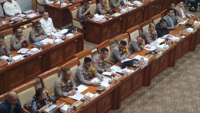 Kapolda NTT rapat dengan Komisi III DPR