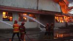Gudang Beserta Isinya di Kota Tangerang Ludes Terbakar