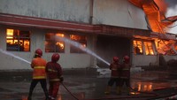 Penyebab kebakaran itu masih dalam penyelidikan petugas dan tidak ada korban jiwa dalam peristiwa tersebut.  