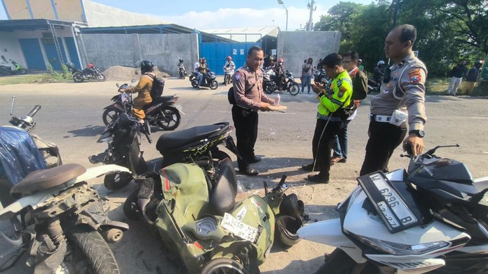kecelakaan beruntun di gresik tewaskan 2 orang dan 2 orang luka
