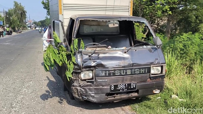 Kecelakaan beruntun di Jalan Raya Morowudi, Cerme, Gresik menewaskan 2 orang.