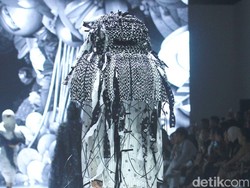 JFW 2025 Usai, Selebrasi Tradisi dan Inovasi Ditutup Karya 3 Kesatria Mode