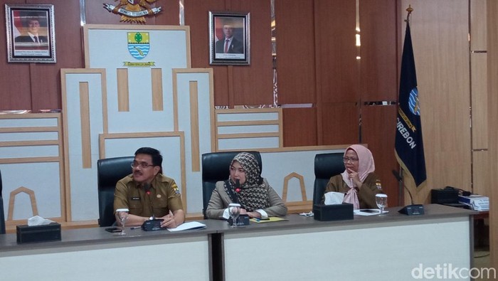 Konferensi pers Dinkes Kota Cirebon soal keracunan massal.