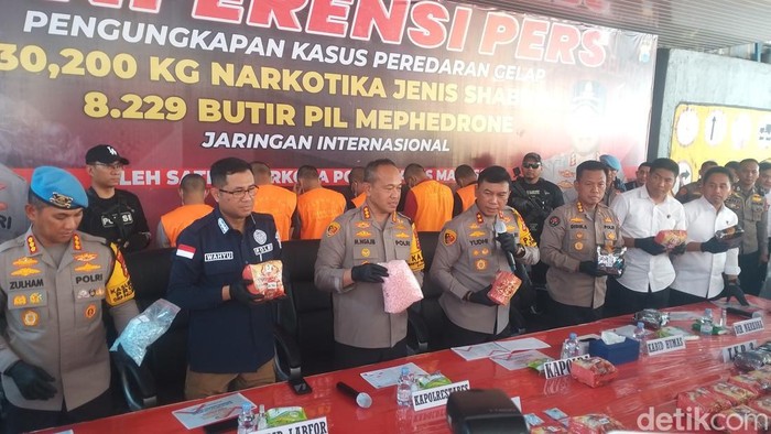 Konferensi pers pengungkapan kasus narkoba jaringan internasional di Mapolrestabes Makassar. Sahrul Alim/detikSulsel