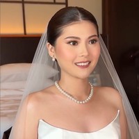 Veil menambah kesan dramatis pada penampilan wanita lulusan Pliteknik Pariwisata NHI Bandung ini. Foto: Instagram/@vanny.adelina @morden.co