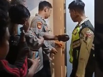 Apes! Maling di Gresik Babak Belur Dimassa Usai Gagal Curi Motor