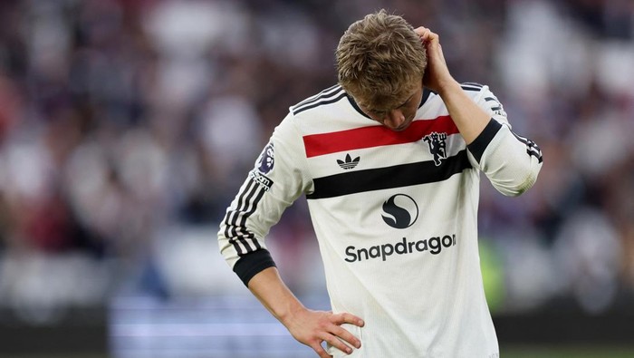 Soccer Football - Premier League - West Ham United v Manchester United - London Stadium, London, Britain - October 27, 2024 Manchester Uniteds Rasmus Hojlund looks dejected after the match Action Images via Reuters/Paul Childs EDITORIAL USE ONLY. NO USE WITH UNAUTHORIZED AUDIO, VIDEO, DATA, FIXTURE LISTS, CLUB/LEAGUE LOGOS OR LIVE SERVICES. ONLINE IN-MATCH USE LIMITED TO 120 IMAGES, NO VIDEO EMULATION. NO USE IN BETTING, GAMES OR SINGLE CLUB/LEAGUE/PLAYER PUBLICATIONS. PLEASE CONTACT YOUR ACCOUNT REPRESENTATIVE FOR FURTHER DETAILS..