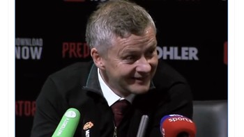 Sebaiknya fans MU minta maaf pada Ole Gunnar Solskjaer. Foto: X.com