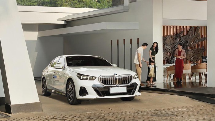 Menginap di Padma Hotel Bandung, Bisa Jalan-jalan Naik BMW