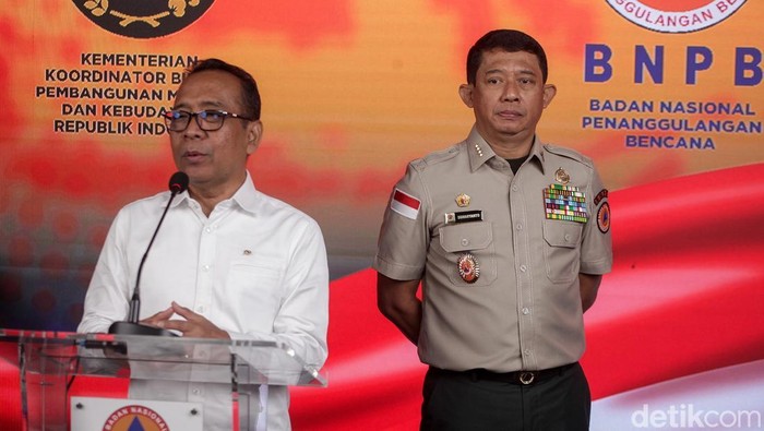 Menko Pembangunan Manusia dan Kebudayaan (PMK) Pratikno bertemu Kepala BNPB Letjen Suharyanto. Pratikno turut membahas mitigasi bencana dengan BNPB.
