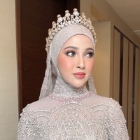Penampilan Miskah itu diketahui untuk acara ngunduh mantu dirinya dan Yislam. Miskah dan Yislam sendiri sebelumnya telah resmi menjadi pasangan suami-istri pada Sabtu (19/10/24). Foto: Instagram/@marlenehariman