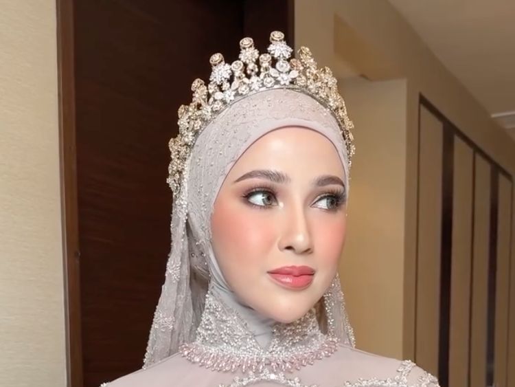 7 Potret Cantiknya Kakak Ipar Fadil Jaidi