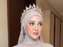 7 Potret Cantiknya Kakak Ipar Fadil Jaidi 7 Potret Cantiknya Kakak Ipar Fadil Jaidi