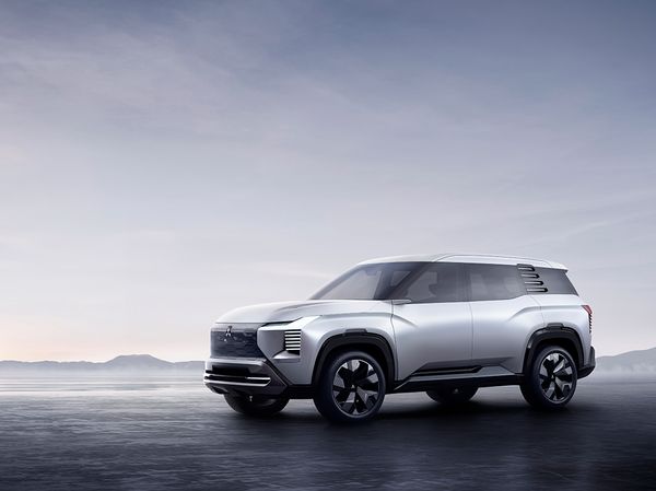 Lihat dari Dekat DST Concept, Calon SUV 7-Seater Mitsubishi Mirip XForce