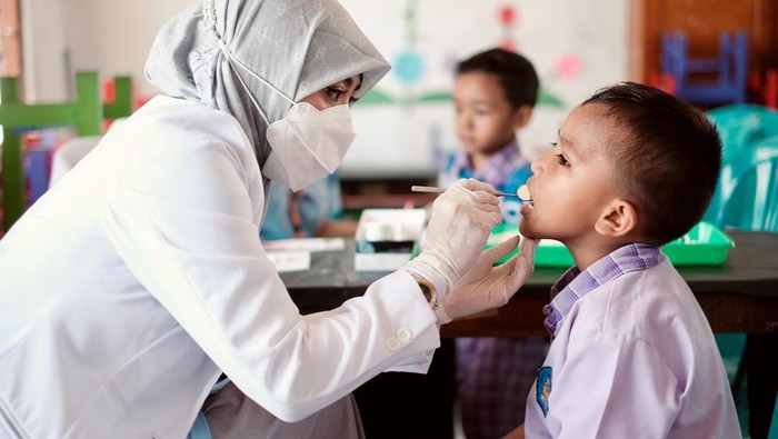 Yayasan Kembara Nusa kembali memberikan pelayanan kesehatan gigi dan mulut gratis bagi masyarakat Sumba untuk menjembatani kesenjangan tenaga medis di Indonesia Timur.  Acara bakti sosial ini diikuti oleh 35 dokter gigi & dokter gigi spesialis, 2 dokter umum, dan 20 relawan non medis.