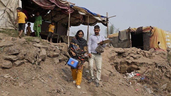Tahap ketiga kampanye vaksinasi polio dimulai di Pakistan. Kampanye ini bertujuan untuk melindungi 45 juta anak dari polio setelah lonjakan kasus baru.