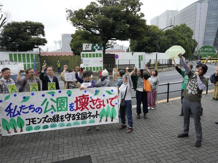 Pecinta Lingkungan Tokyo Gelar Aksi di Taman Jingu Gaien