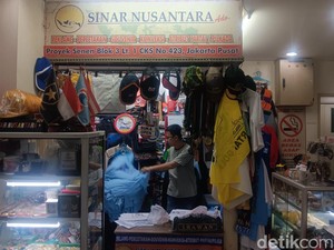 Sesepi Ini Bisnis Baju Kampanye, Banyak Pedagang Pasar Senen Bangkrut!