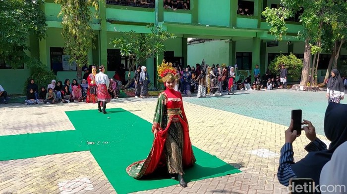 Pelajar SMPN 2 Lamongan peringati Sumpah Pemuda
