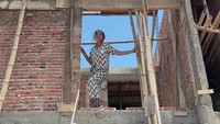 Bunda Corla yang saat ini menetap di Jerman mempunyai rumah di Indonesia. Rumah itu merupakan pemberian dari Ivan Gunawan. Kini rumah tersebut masih dalam proses pembangunan. Terlihat dinding-dinding rumah sudah terbentuk, tetapi masih berupa susunan batu bata merah. Bangunan rumahnya juga masih terpasang rangka bambu.