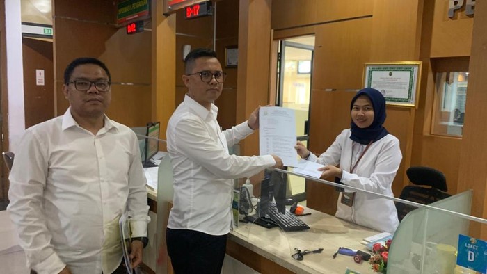 Jaksa pengacara negara menggugat seorang pria berinisial RH untuk dipecat dari statusnya sebagai ayah.