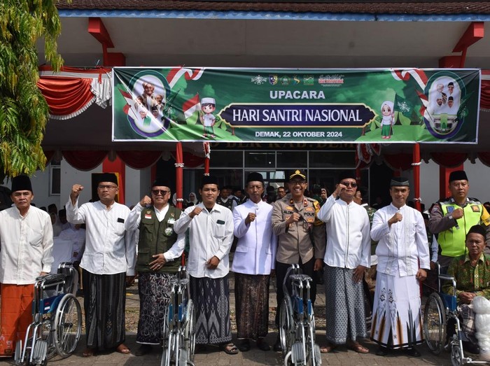 Perayaan Hari Santri Nasional 2024 di Lapangan Balai Latihan Kerja (BLK) Kabupaten Demak, 20-22 Oktober 2024.