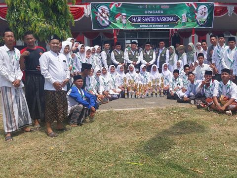 Perayaan Hari Santri Nasional 2024 di Lapangan Balai Latihan Kerja (BLK) Kabupaten Demak, 20-22 Oktober 2024.