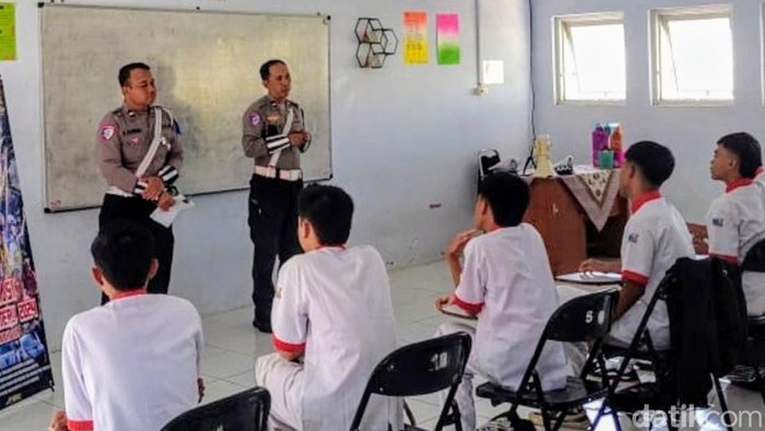 Police Goes to School di SMAN 4 Bondowoso