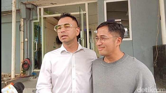 Raffi Ahmad dan Irfan Hakim saat ditemui di kawasan Jakarta.