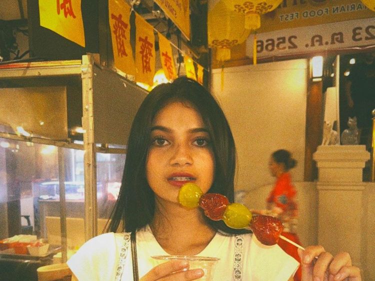 Ratu Sofya, Aktris Cantik yang Hobi Kulineran