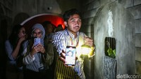 Terinspirasi dari kisah Perewangan di akun X bernama Jeropoint, lalu diangkat ke dalam sebuah film yang mengisahkan sosok Ny. Sudarsih, seorang wanita melariskan dagangan warung ayam gorengnya dengan melakukan perjanjian mistis dan menumbalkan tujuh keturunannya.
