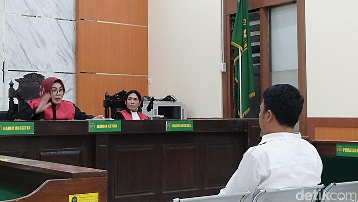Sidang dakwaan korupsi ULP Kota Bandung.