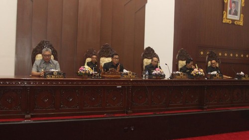 Sidang Paripurna DPRD Gianyar terkait Rancangan Anggaran Pendapatan dan Belanja Daerah (RAPBD) Gianyar Tahun 2025 di Ruang Sidang Utama Kantor DPRD Gianyar, Senin (28/10/2024). (Foto: Dok. Istimewa)