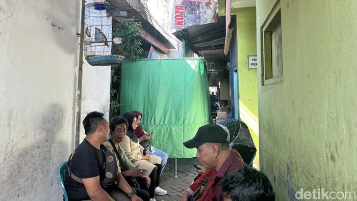 Suasana duka di rumah taksi online korban begal perempuan di Surabaya