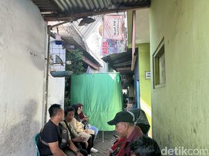 Suasana Duka di Kediaman Pujiono, Driver Taksi Online Korban Begal Surabaya