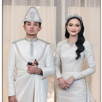 Pesta pernikahan Tengku Natasya Adnan diakhiri dengan seremoni Bersanding Diraja. Ia kembali mengenakan gaun berwarna putih yang kembali dirancang oleh desainer kenamaan Hian Tjen.Foto: Instagram @mozawahyu