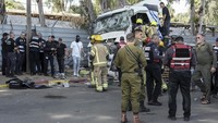 Menurut polisi, pengemudi truk tewas ditembak di lokasi kejadian.