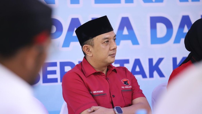 Wakil Ketua DPRD Jawa Timur Deni Wicaksono