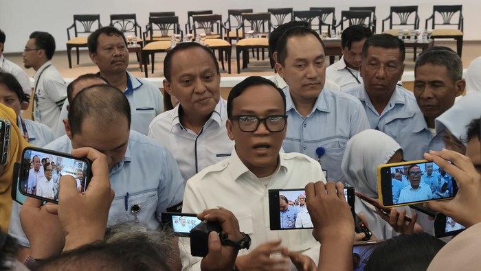 Wakil Menteri Ketenagakerjaan Immanuel Ebenezer Gerungan, saat mengunjungi PT Sritex di Kecamatan/kabupaten Sukoharjo, Senin (28/10/2024).