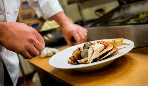 5 Turis Ini Kecewa Berat dengan Makanan yang Dibeli Saat Liburan