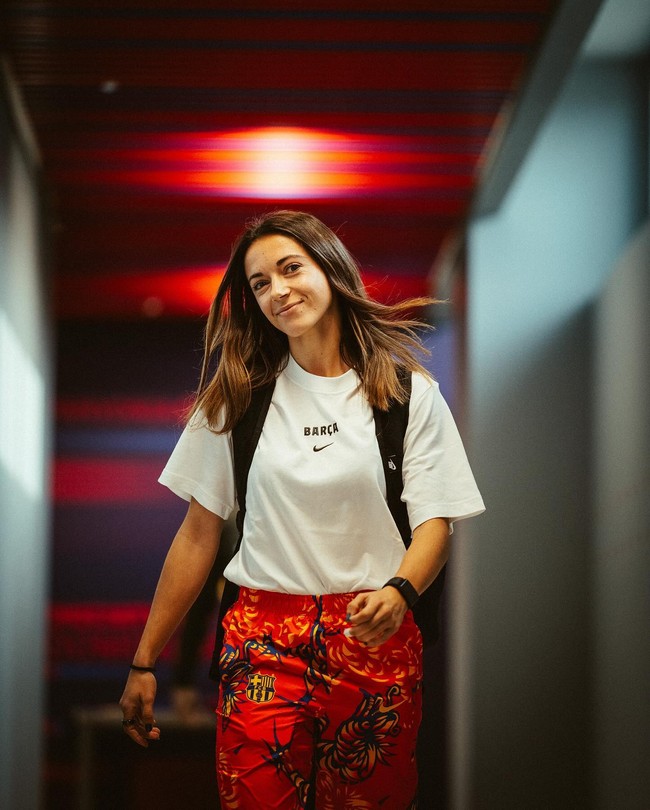 Beberapa penghargaan lain yang pernah diterima Aitana Bonmati, seperti MVP Copa de La Reina 2019-20, Pemain Wanita FIFA Terbaik 2022-23, Pemain Bola Wanita Terbaik Dunia 2023 hingga masuk daftar 100 Wanita versi BBC 2023. Foto: Instagram @aitanabonmati_17