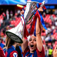 Aitana Bonmati adalah bintang klub wanita Barcelona yang juga pemain timnas Spanyol. Wanita 26 tahun tersebut semakin bersinar setelah membawa Barcelona dan Spanyol menjuarai berbagai laga, seperti Liga Champions, Liga Femina, Copa de la Peina, Supercopa juga Liga Negara UEFA. Foto: Instagram @aitanabonmati_17