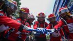 Aksi Relawan Kebakaran Latihan Jinakkan Api